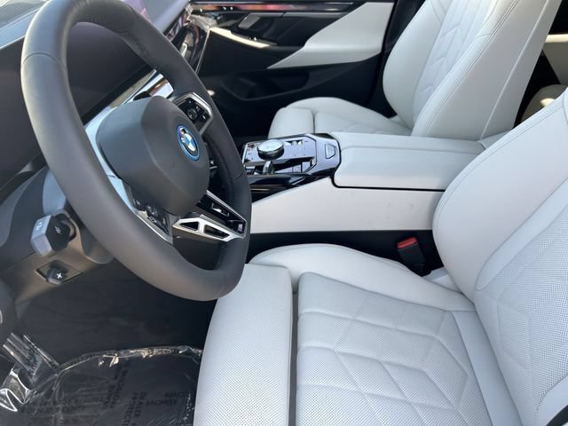 New 2026 BMW 550e xDrive w/ Premium Package AWD/4WD image 19