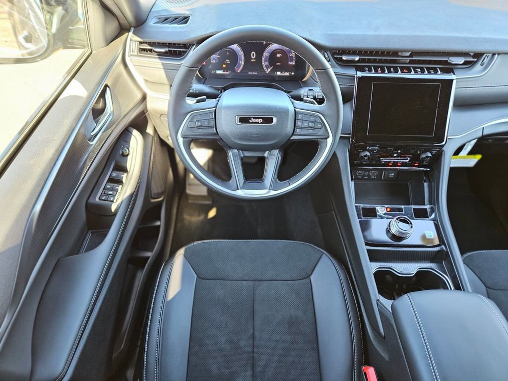 New 2025 Jeep Grand Cherokee Altitude image 12