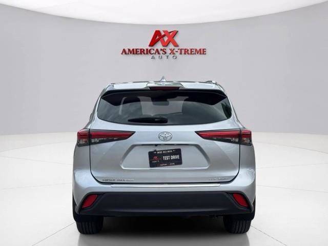 Used 2021 Toyota Highlander XLE AWD/4WD image 4