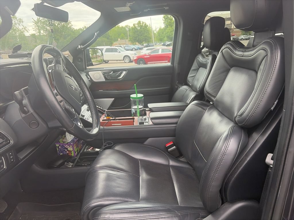 Used 2022 Lincoln Navigator Reserve AWD/4WD image 5