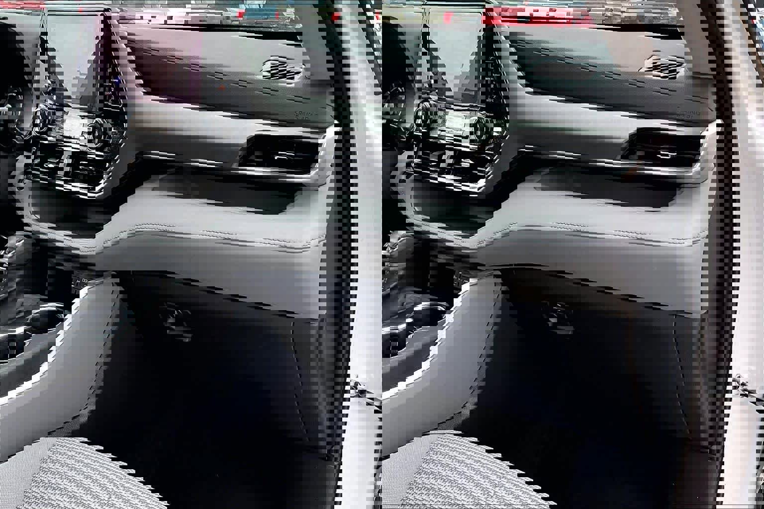 Used 2023 Toyota Highlander LE image 17