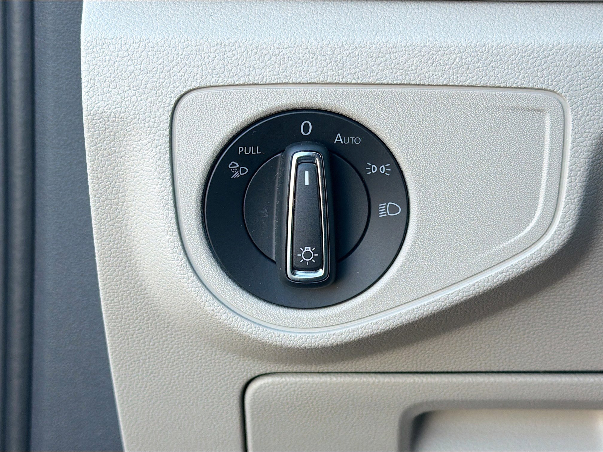 Used 2023 Volkswagen Atlas SE image 34