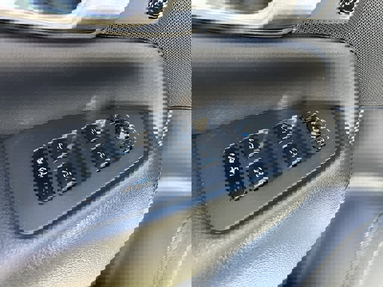 Used 2019 Volvo XC90 T5 Momentum w/ Multimedia Package image 9