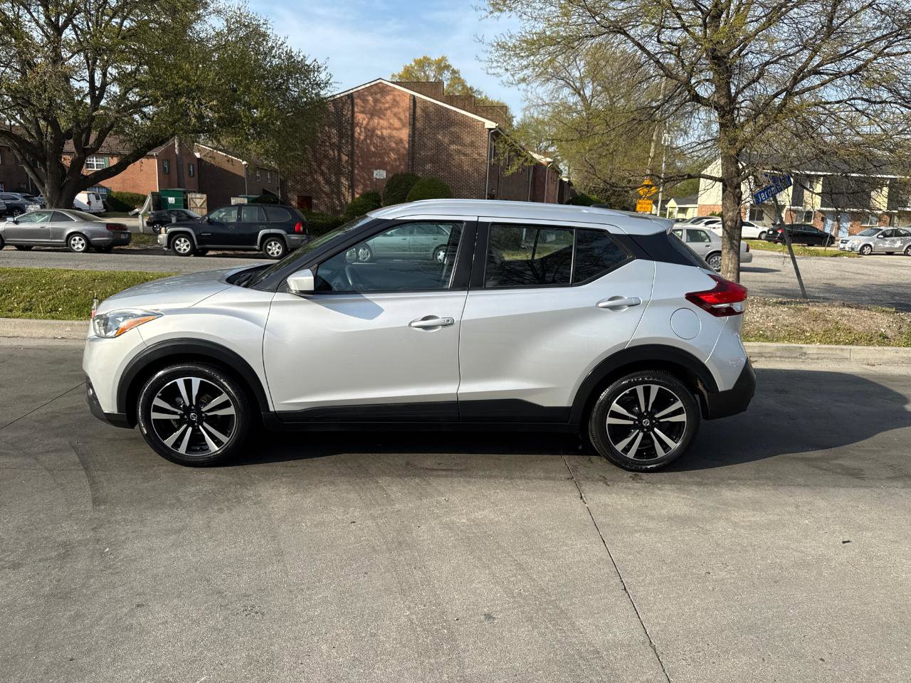 Used 2020 Nissan Kicks SV image 8