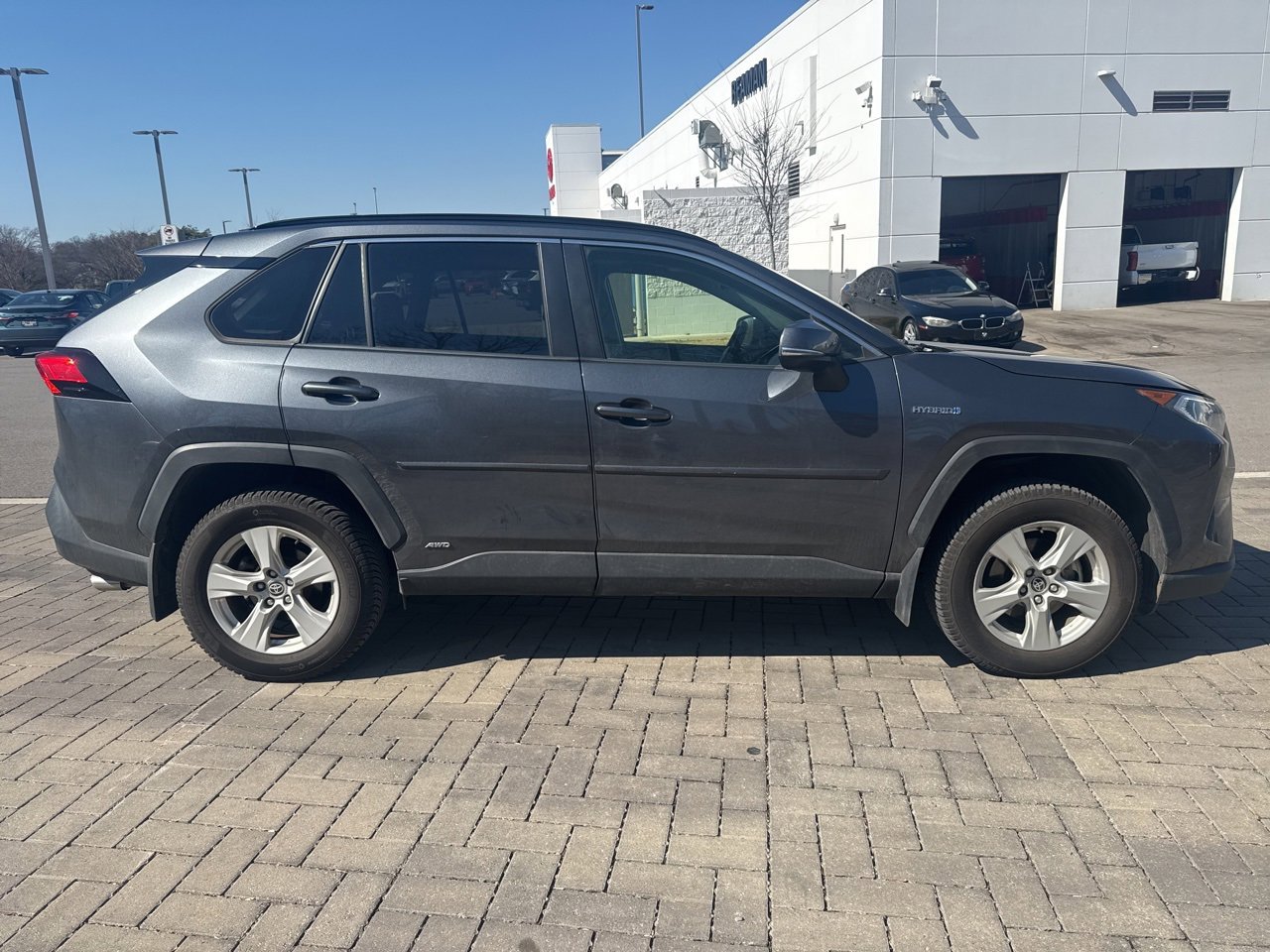 Used 2020 Toyota RAV4 XLE w/ Convenience Package image 3