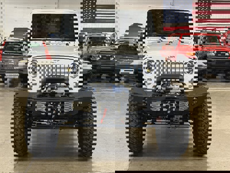 Used 2015 Jeep Wrangler Unlimited Rubicon w/ Connectivity Group image 7