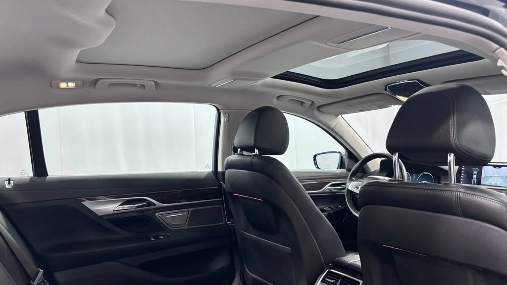 Used 2018 BMW 740i xDrive AWD/4WD image 26