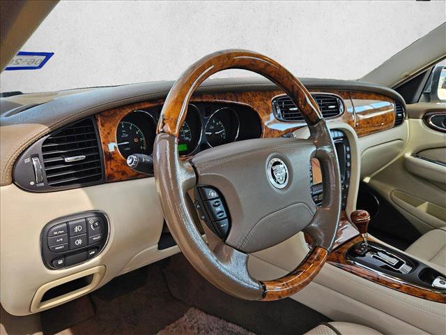 Used 2008 Jaguar XJ8 L image 9