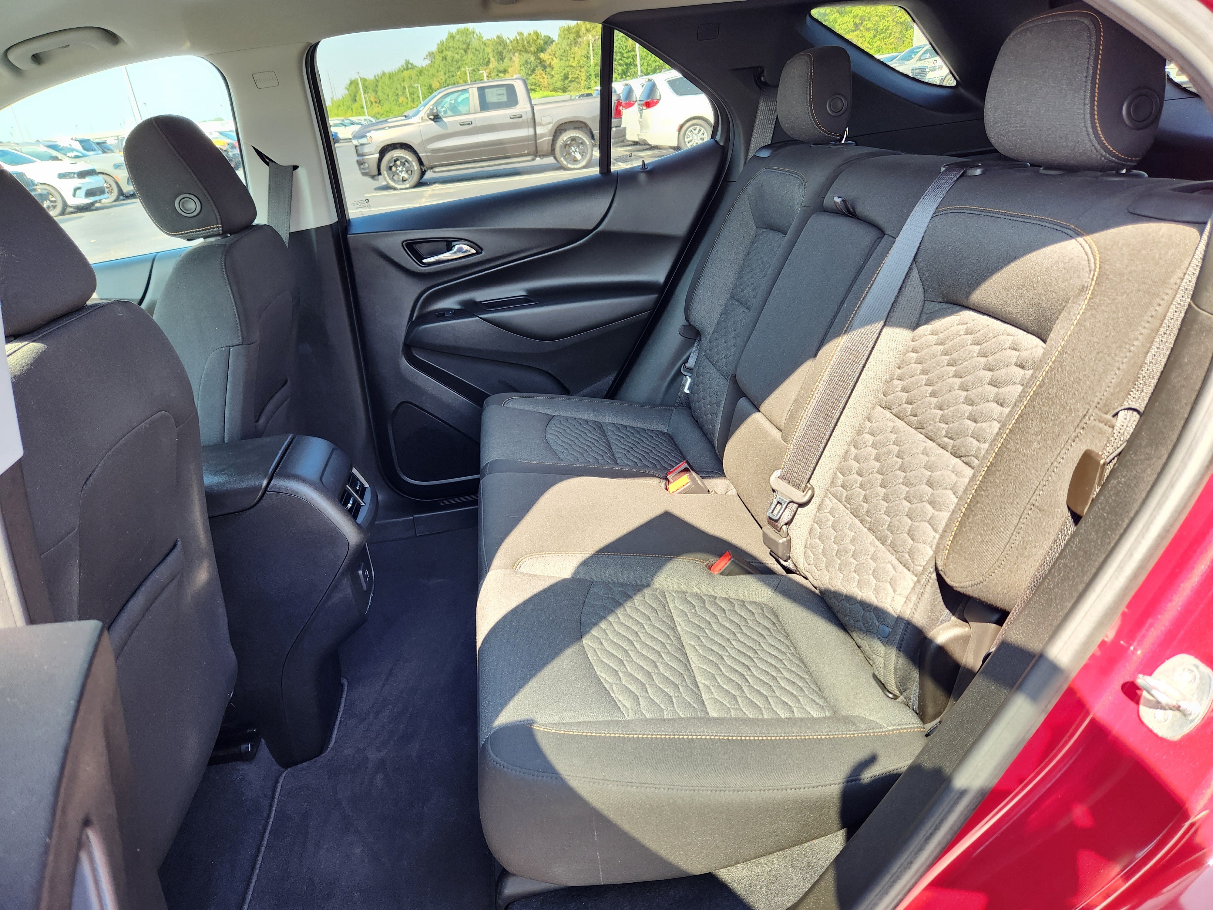 Used 2020 Chevrolet Equinox LT w/ Driver Convenience Package FWD image 11