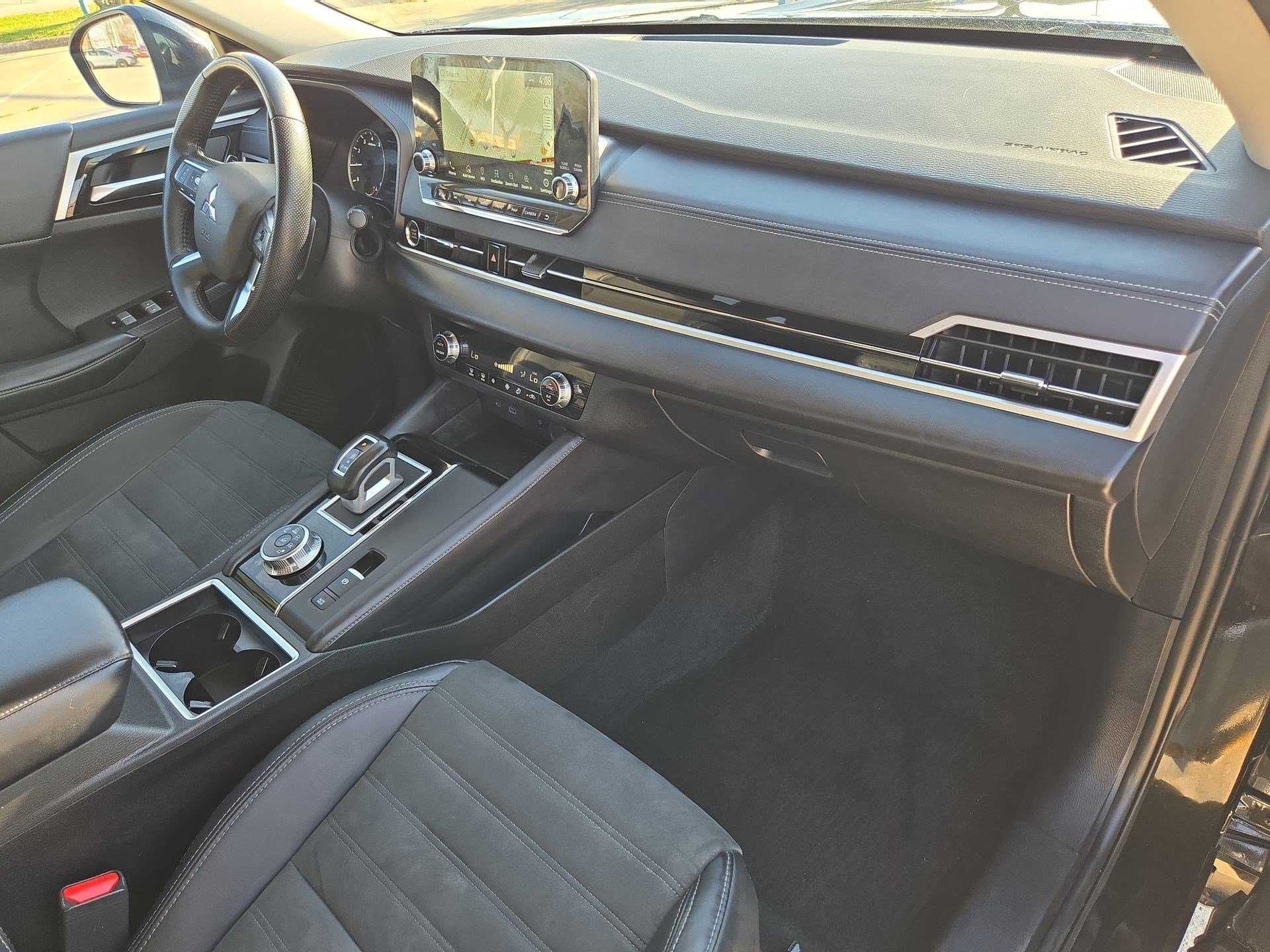 Used 2024 Mitsubishi Outlander SE image 32