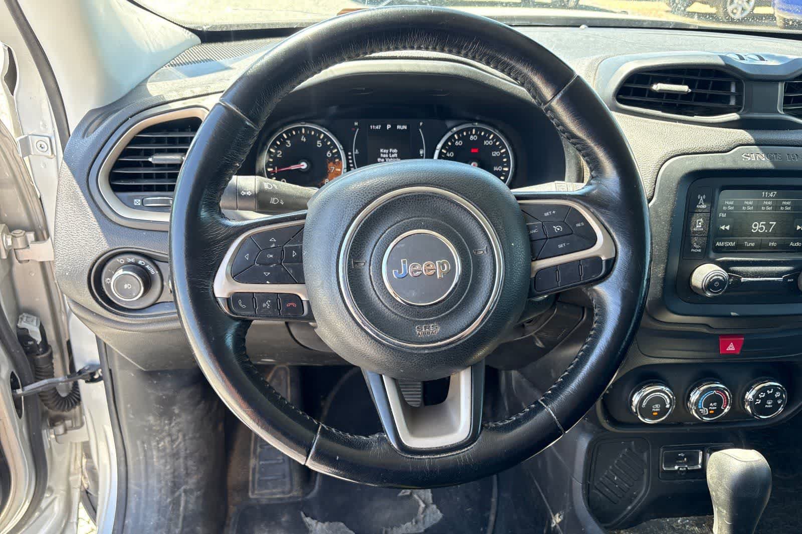 Used 2017 Jeep Renegade Latitude FWD image 23