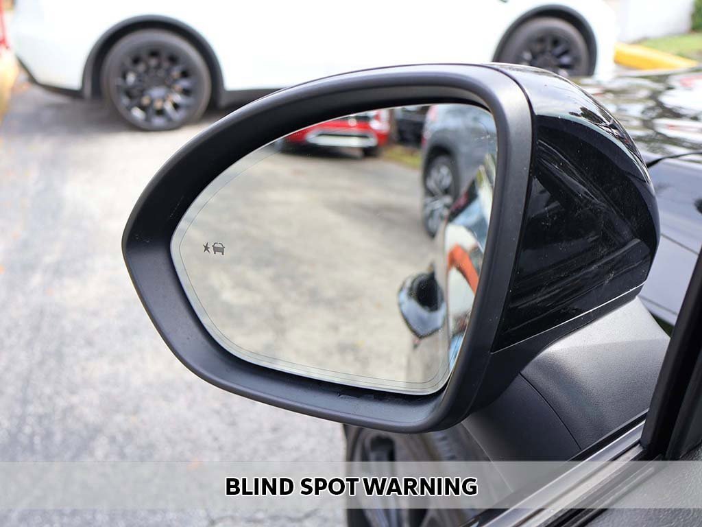 Used 2023 Buick Envision Essence w/ Sport Touring Package image 4