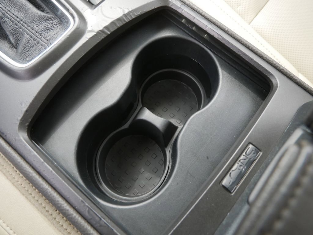 Used 2013 Lincoln MKS AWD image 24