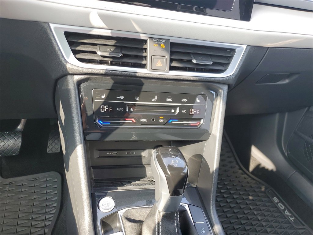 Used 2025 Volkswagen Taos SE image 14