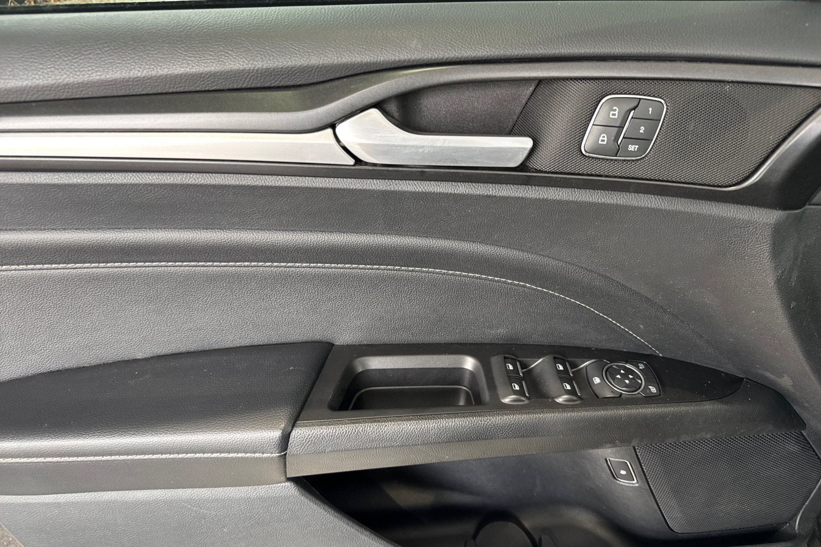 Used 2019 Ford Fusion Titanium FWD image 12