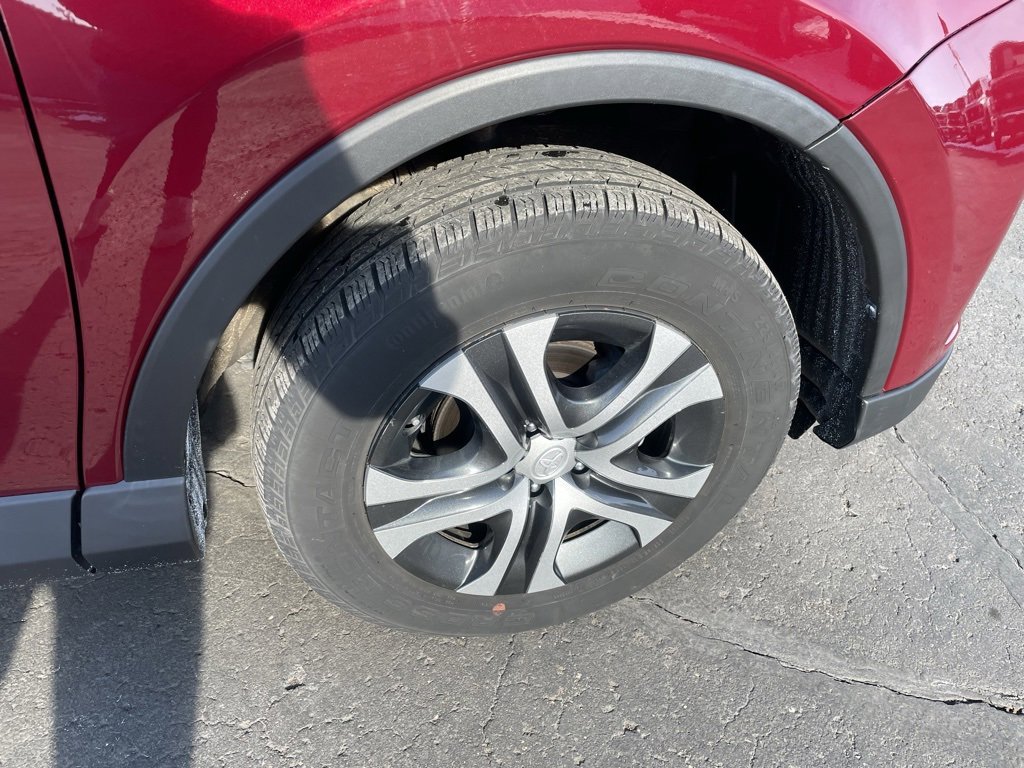 Used 2018 Toyota RAV4 LE image 3