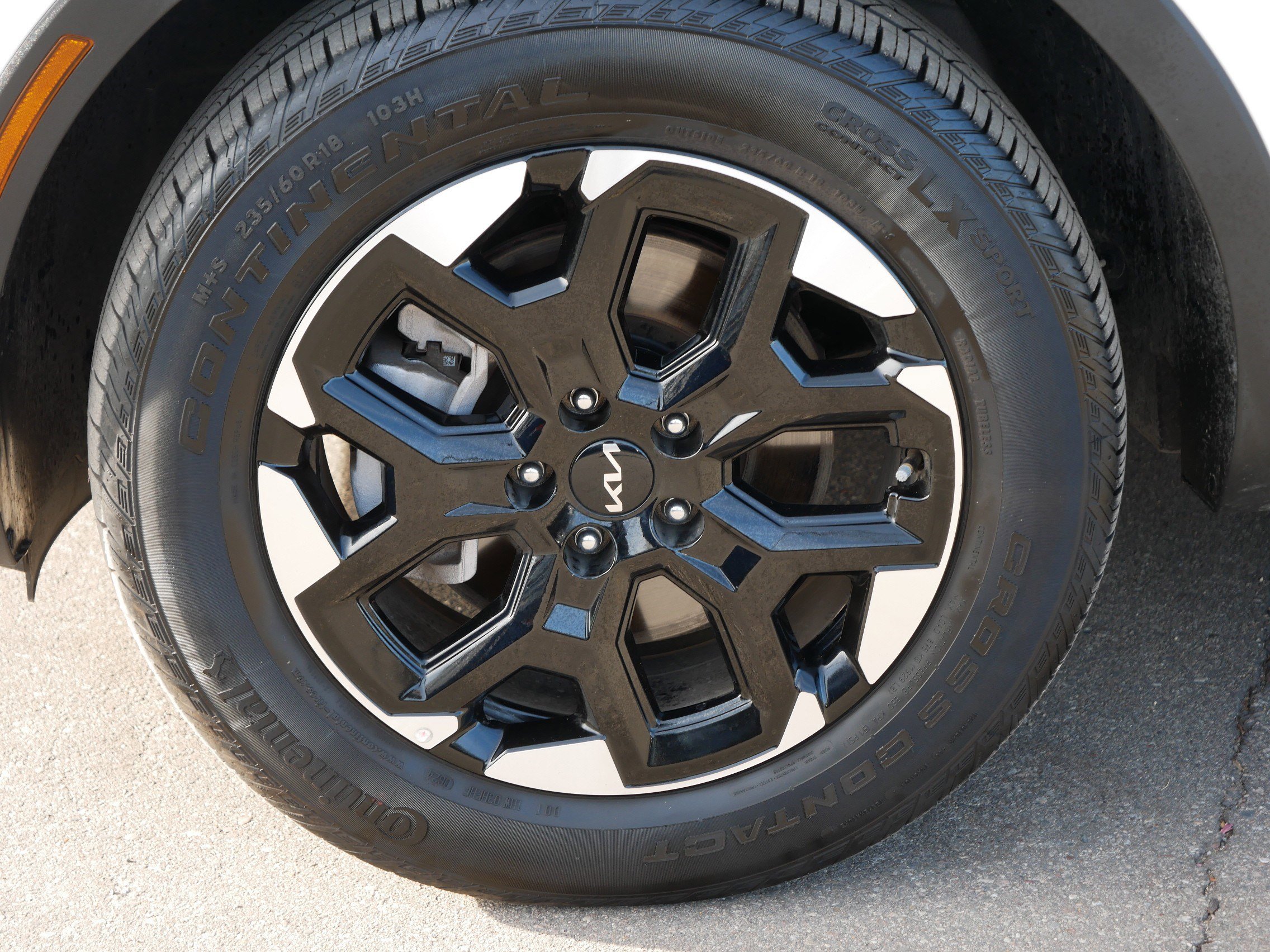 Certified 2025 Kia Sorento S w/ Panoramic Sunroof Package image 15