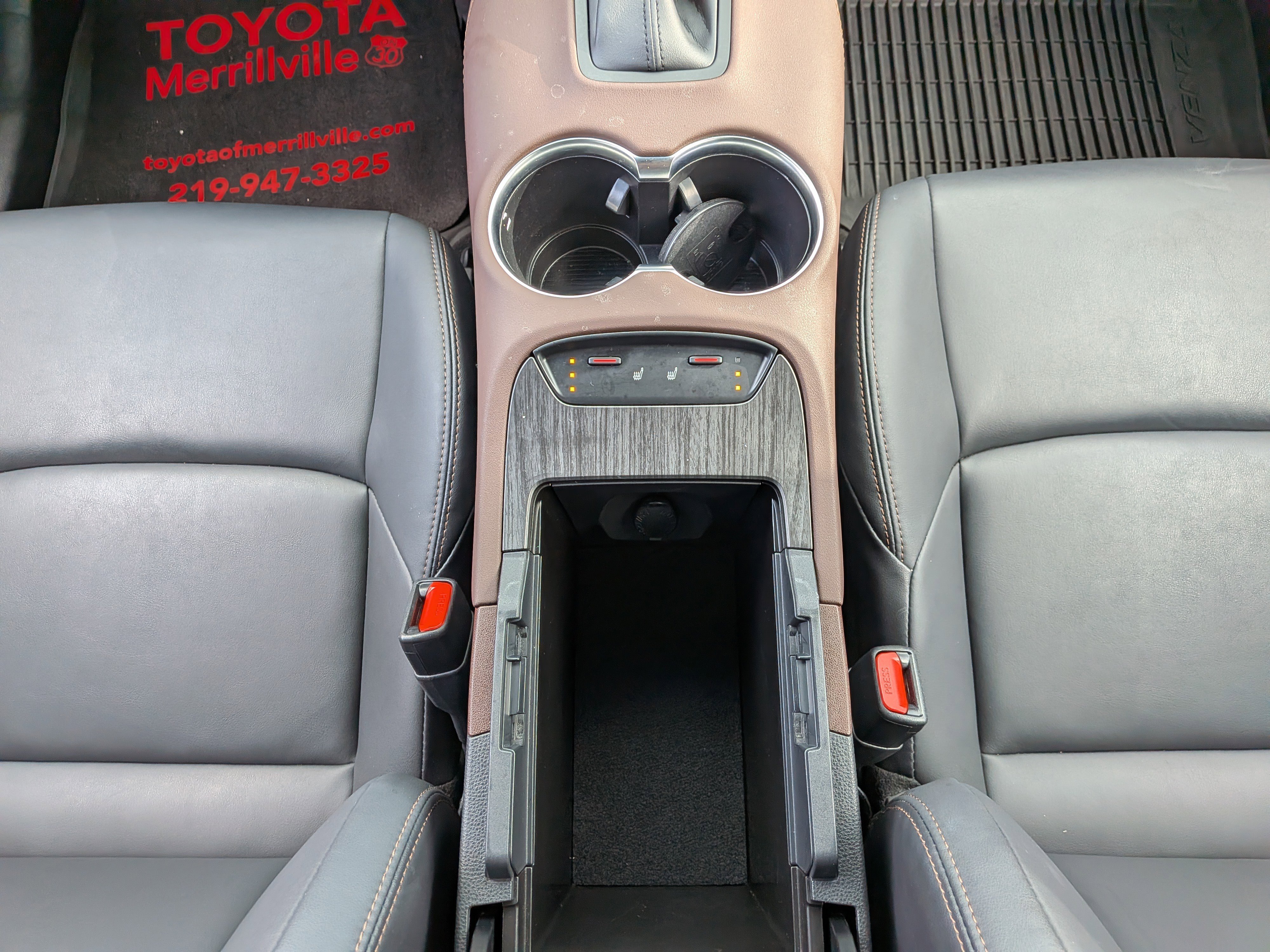 Used 2024 Toyota Venza XLE image 31