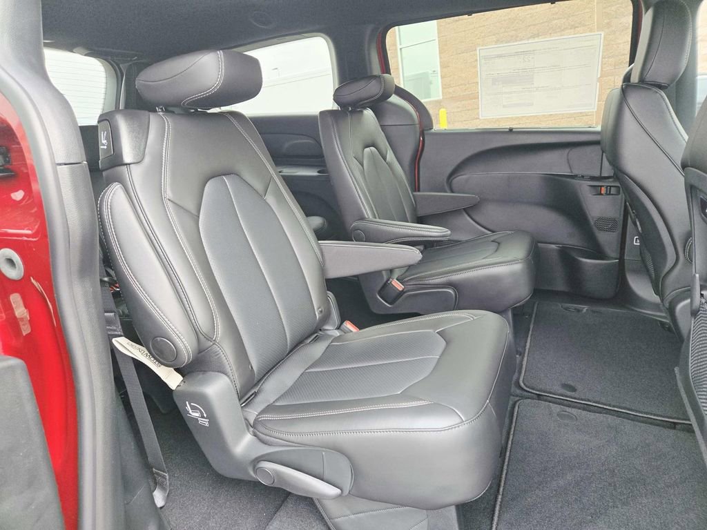 New 2026 Chrysler Pacifica Select image 16