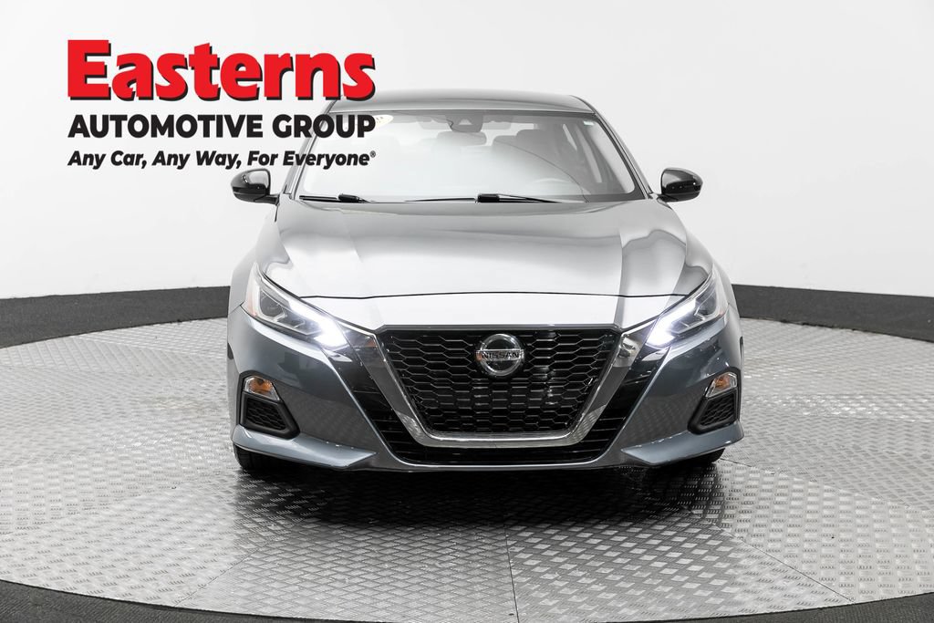 Used 2022 Nissan Altima 2.5 SR FWD image 2