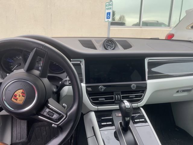 Used 2024 Porsche Macan image 8