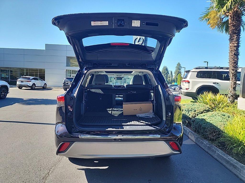 Used 2021 Toyota Highlander Platinum AWD/4WD image 16