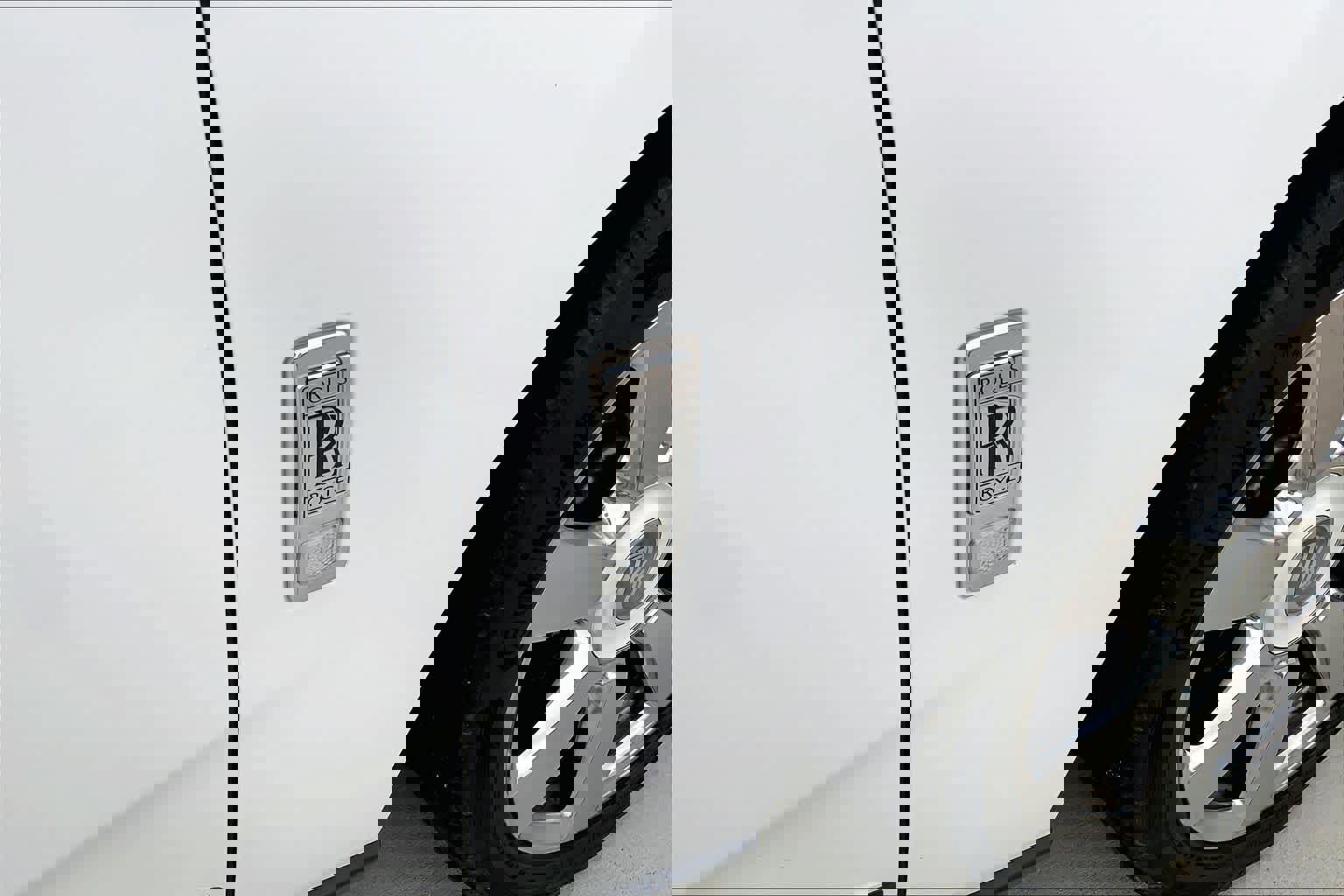 Used 2024 Rolls-Royce Cullinan w/ Cullinan Package image 9