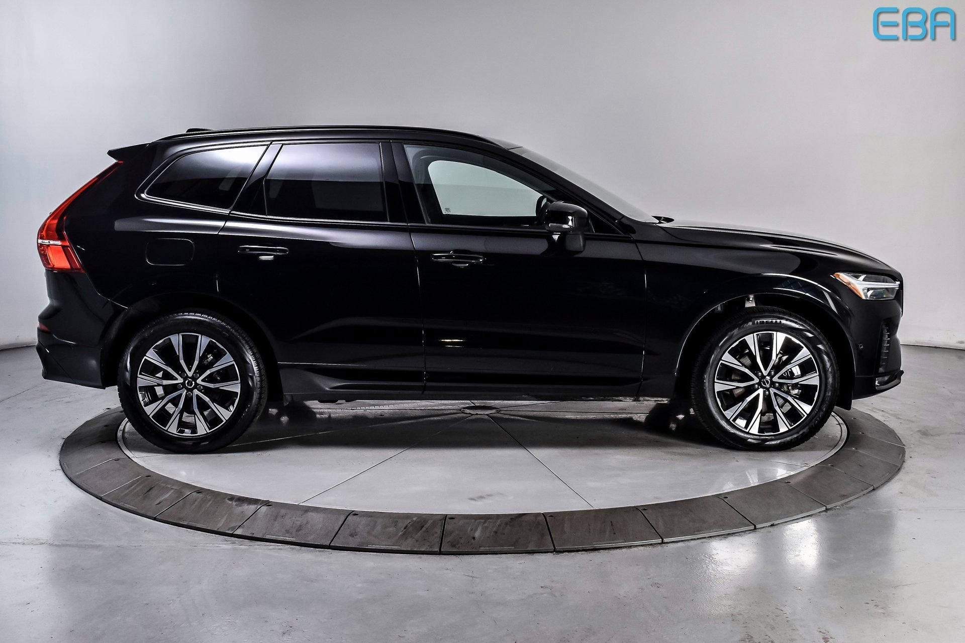 Used 2025 Volvo XC60 B5 Plus AWD/4WD image 7