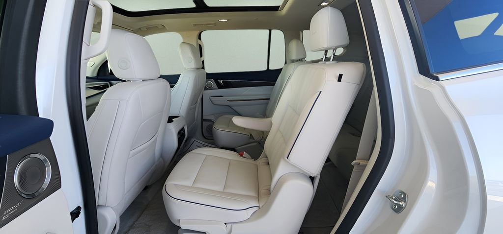 Used 2025 Buick Enclave Avenir w/ Super Cruise Package image 18