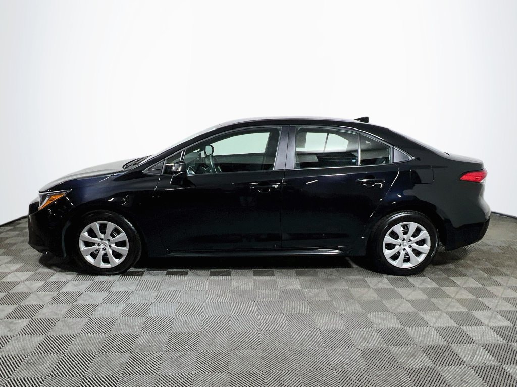 Certified 2025 Toyota Corolla LE FWD image 4