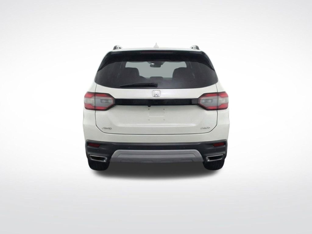 Used 2025 Honda Pilot Touring image 6