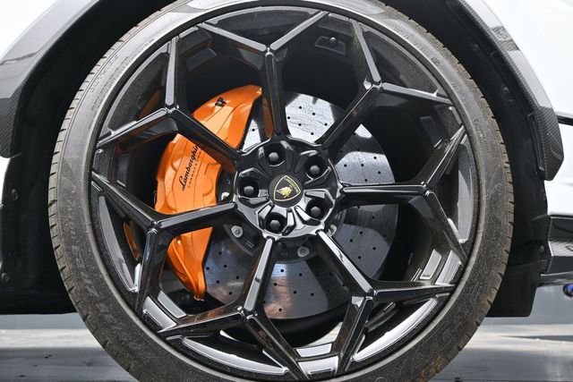 Used 2023 Lamborghini Urus Performante AWD/4WD image 9