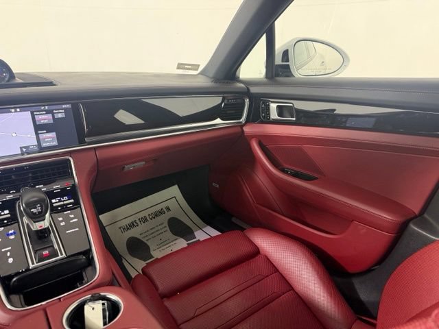 Used 2020 Porsche Panamera RWD image 20