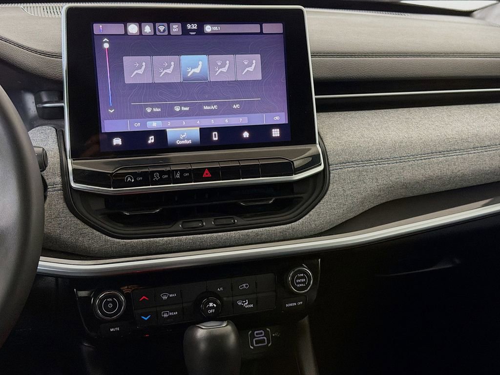 Used 2024 Jeep Compass Latitude image 18