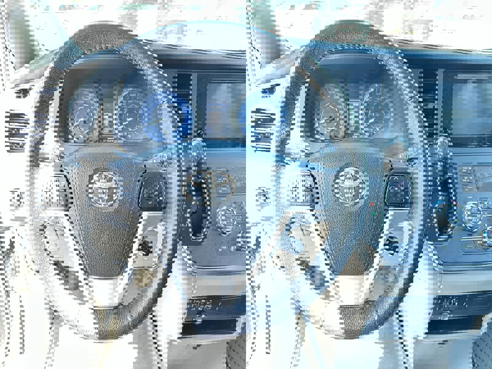 Used 2015 Toyota Sienna XLE image 18