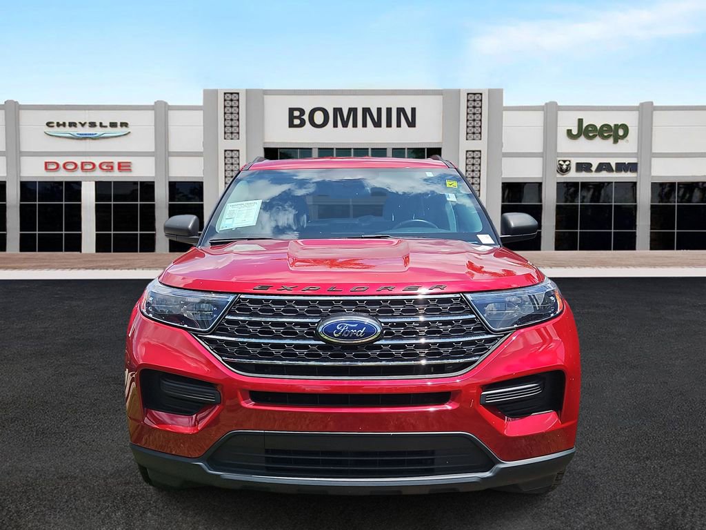 Used 2022 Ford Explorer XLT image 2