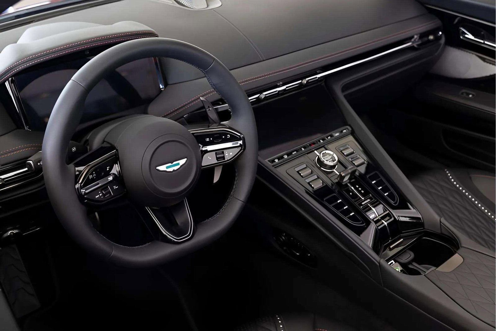Used 2025 Aston Martin DB12 Convertible RWD image 21