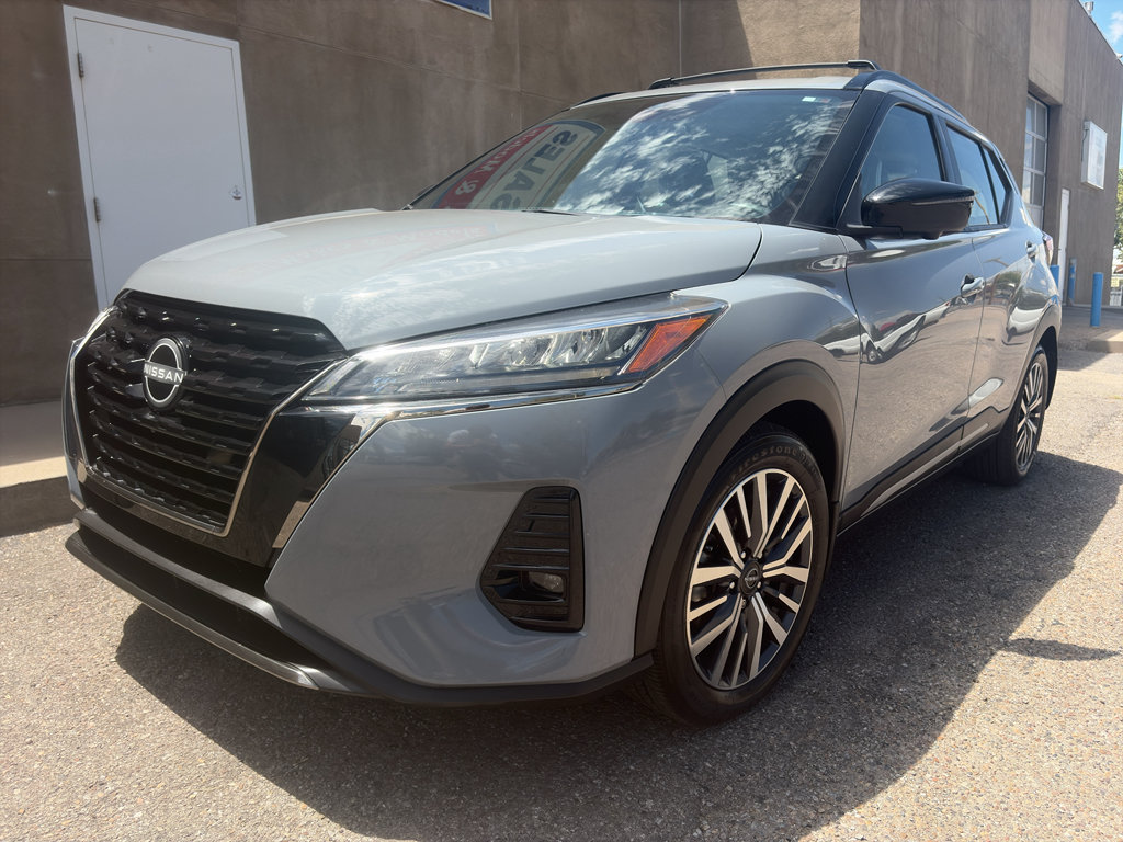 Used 2023 Nissan Kicks SR w/ SR Premium Package FWD image 6
