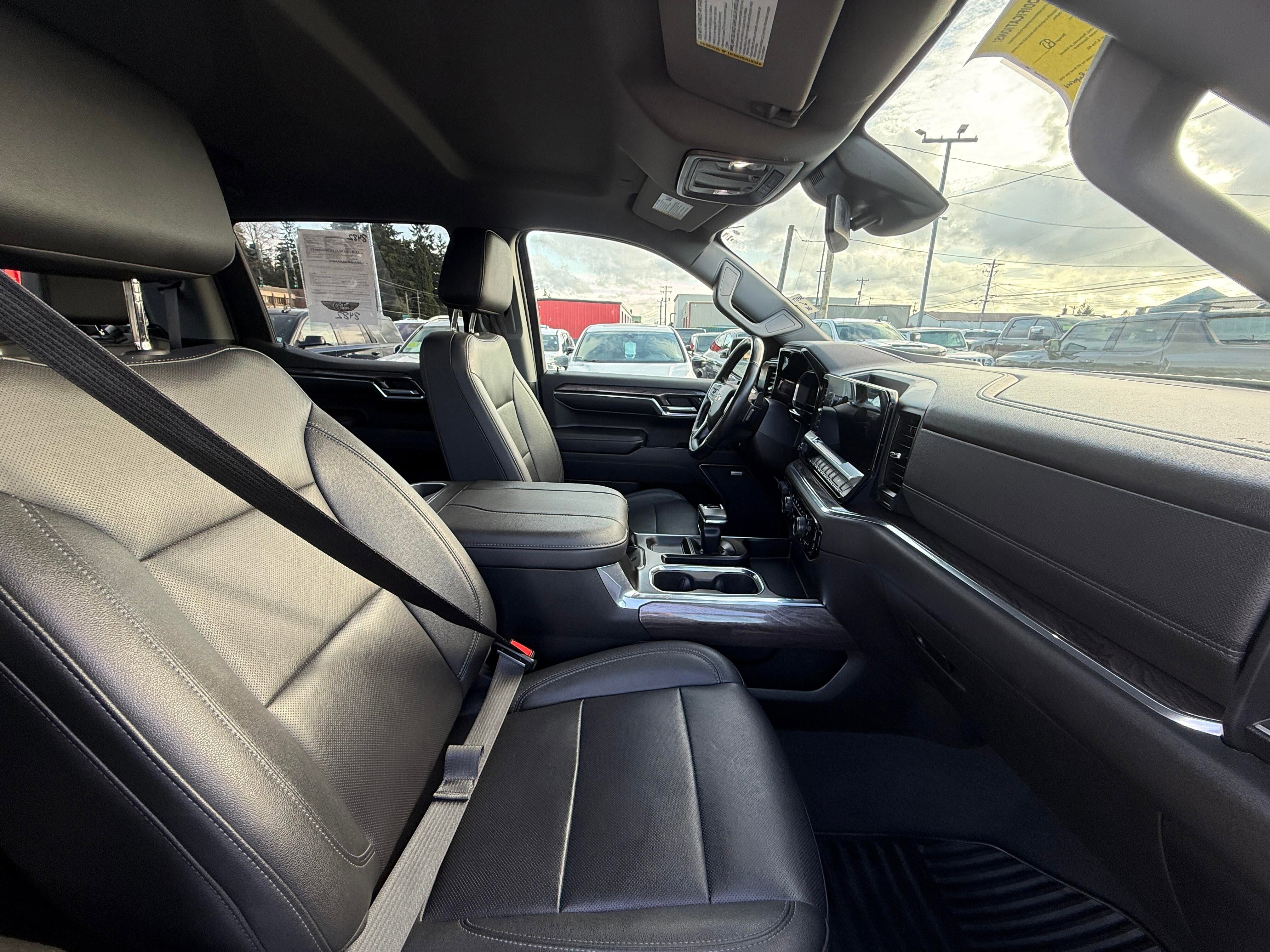 Used 2023 Chevrolet Silverado 1500 LTZ RWD image 9