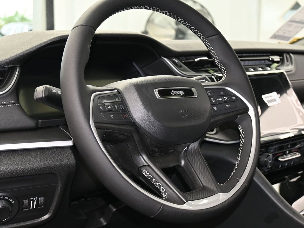 New 2025 Jeep Grand Cherokee Altitude image 14