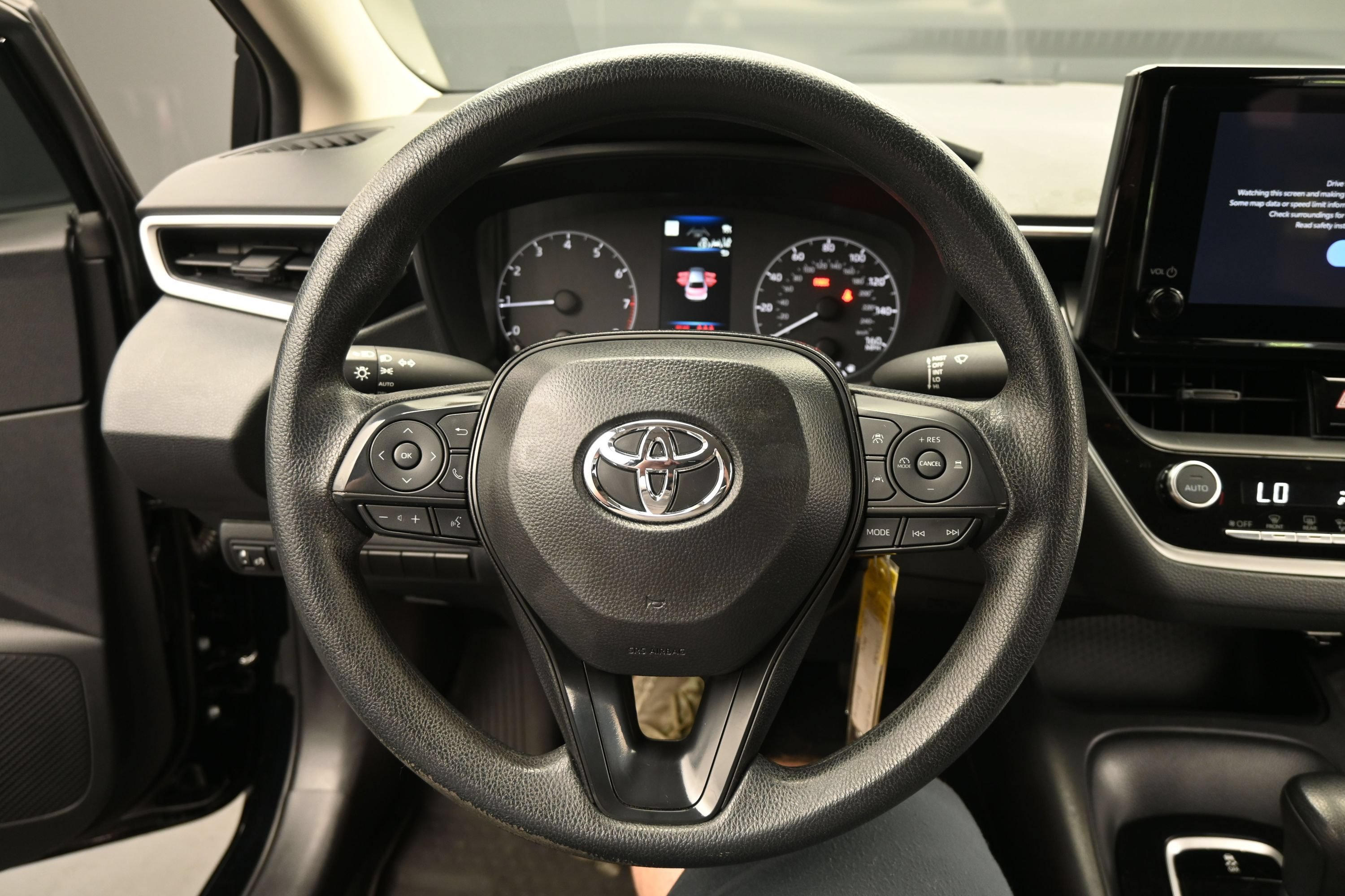 Used 2025 Toyota Corolla LE FWD image 18