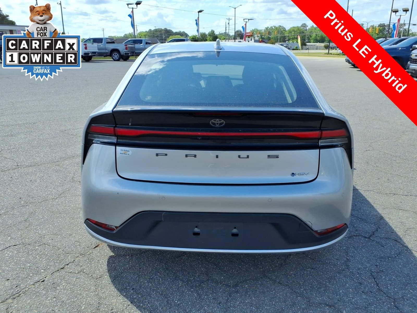 Used 2024 Toyota Prius LE FWD image 4