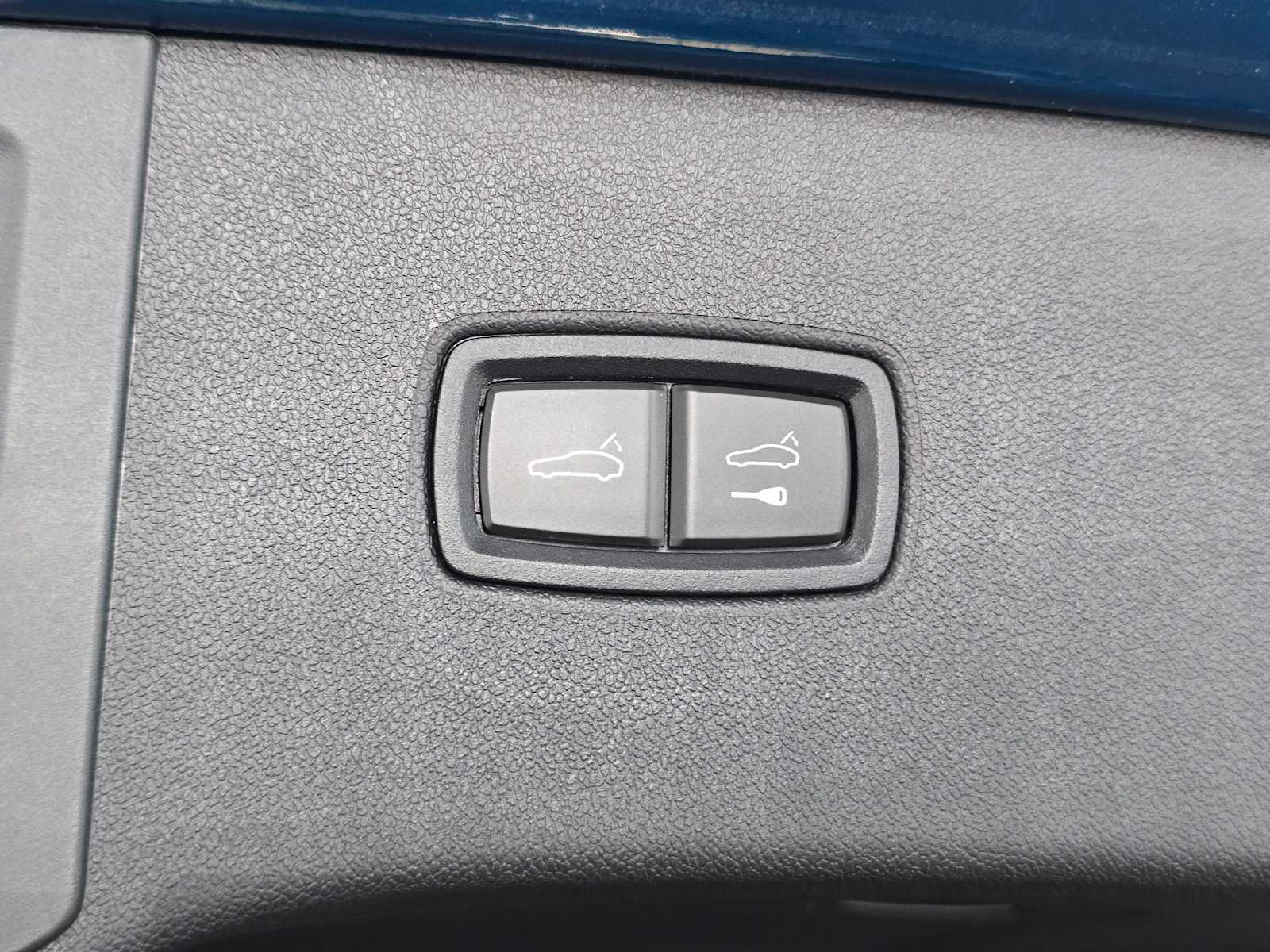 Used 2025 Porsche Cayenne GTS AWD/4WD image 16