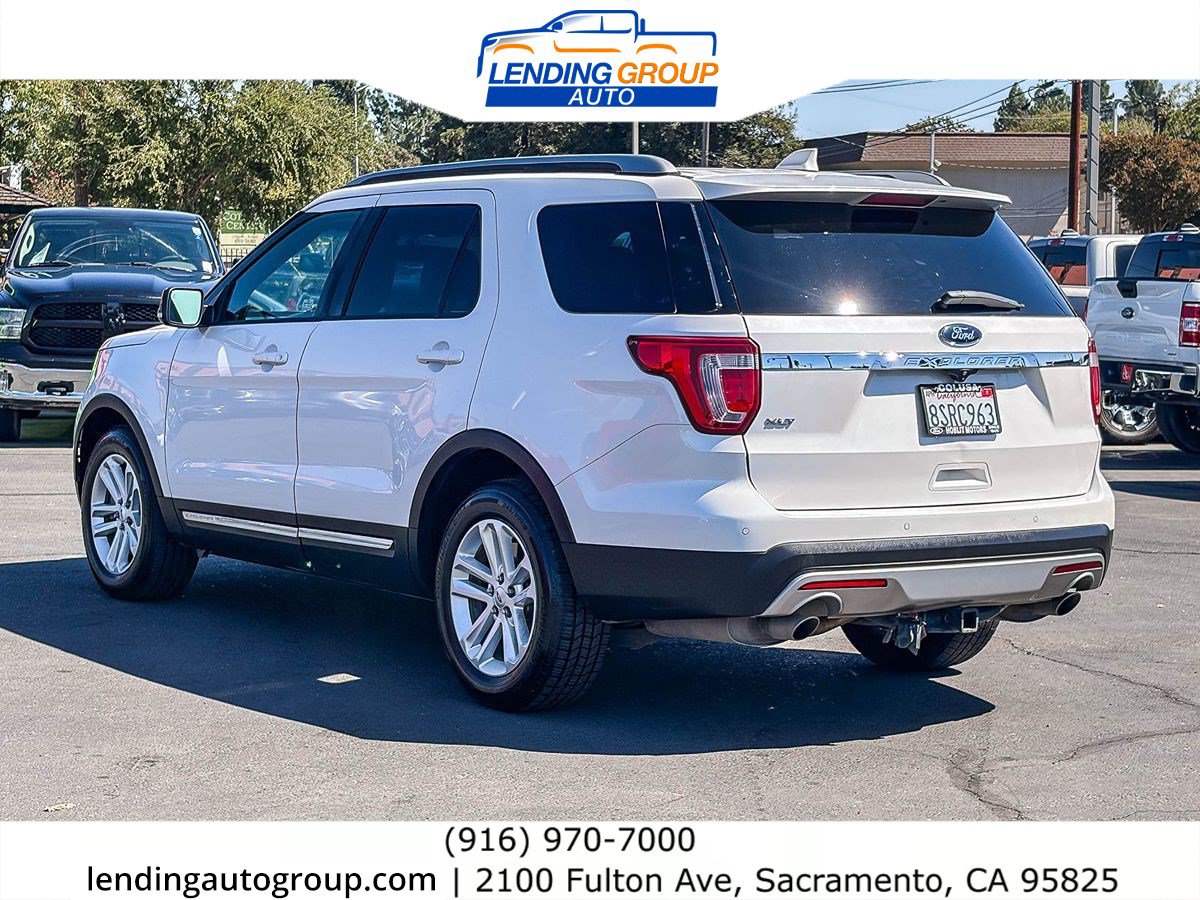 Used 2017 Ford Explorer XLT w/ Equipment Group 202A FWD image 2