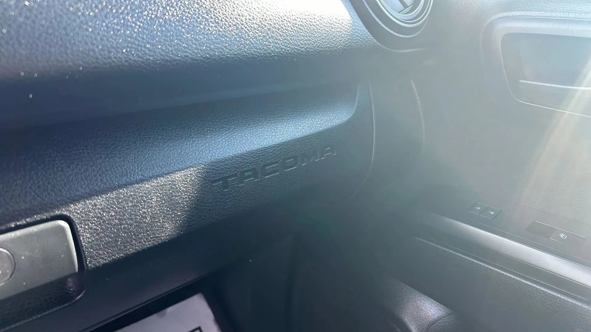 Used 2020 Toyota Tacoma SR image 31