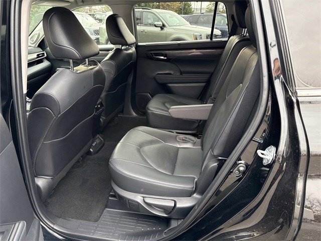 Used 2023 Toyota Highlander Limited image 17