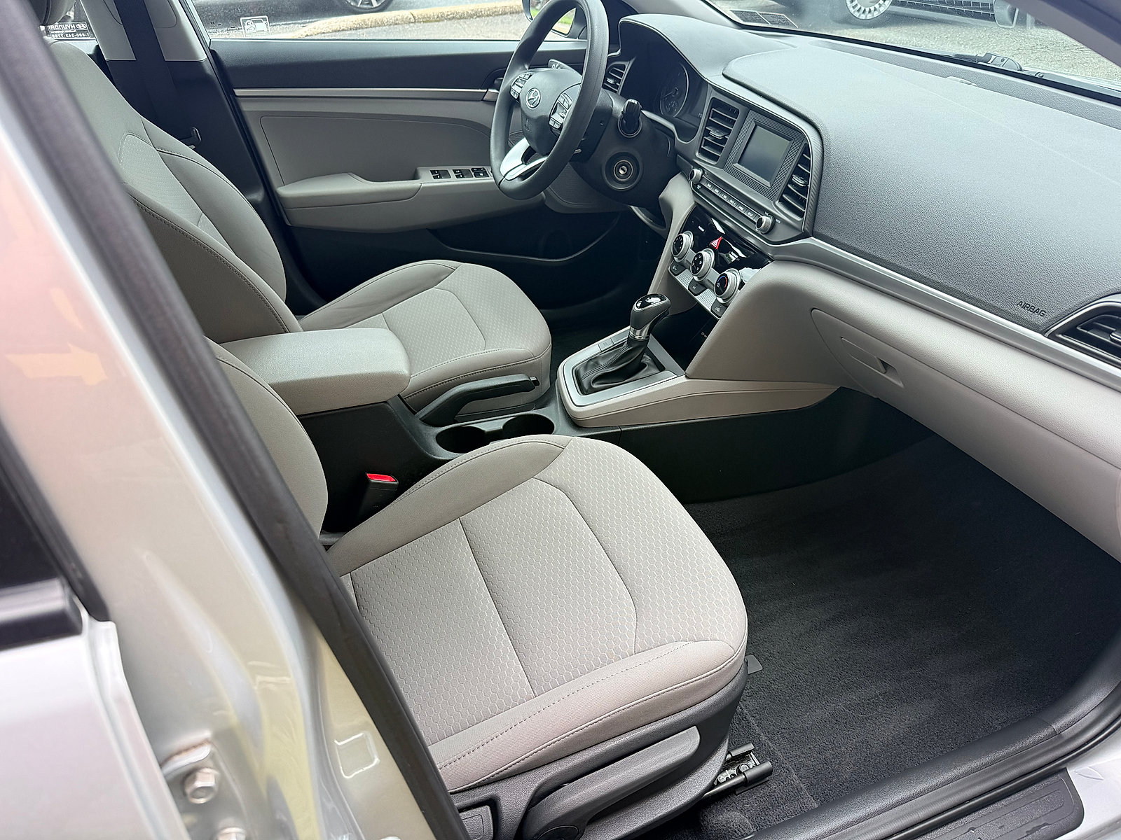 Used 2019 Hyundai Elantra SE FWD image 26