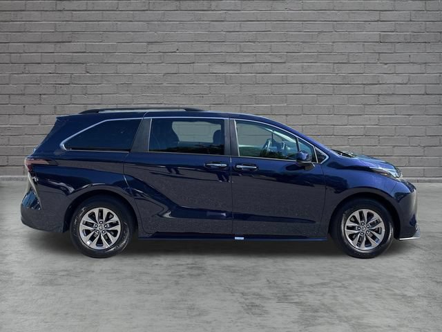 Used 2026 Toyota Sienna XLE FWD image 8