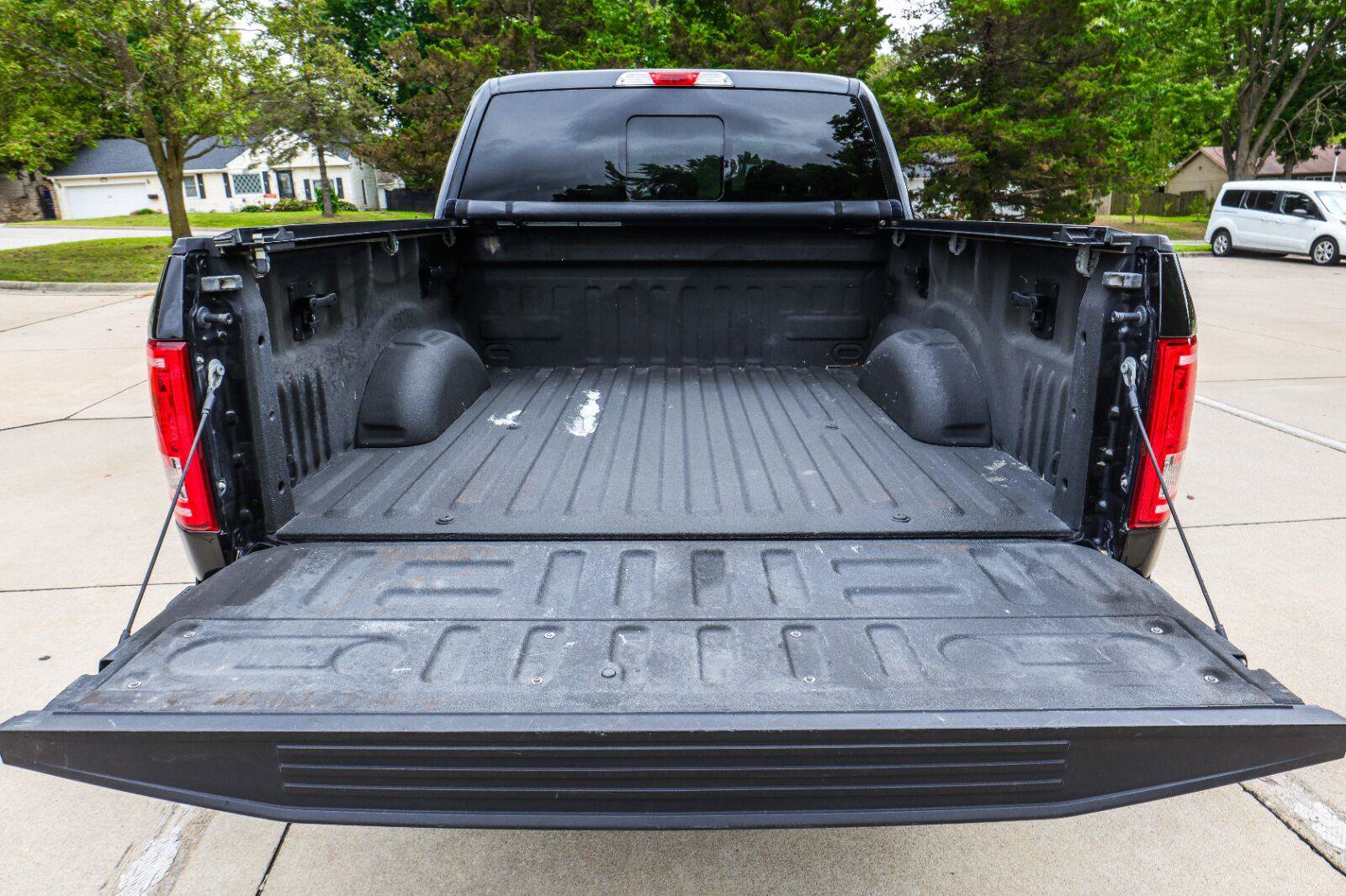 Used 2015 Ford F150 XLT w/ Equipment Group 302A Luxury RWD image 18