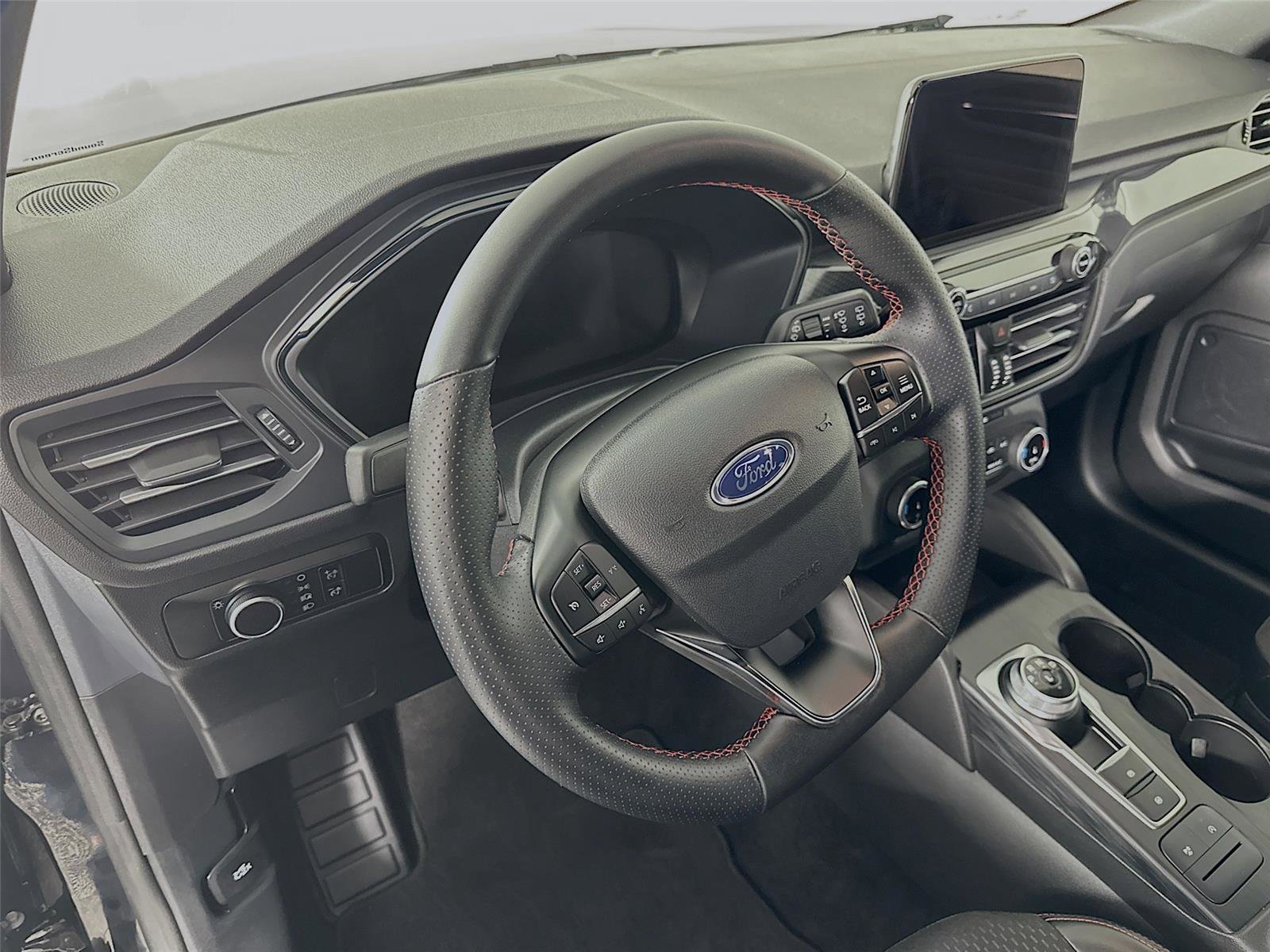 Used 2025 Ford Escape ST-Line image 9